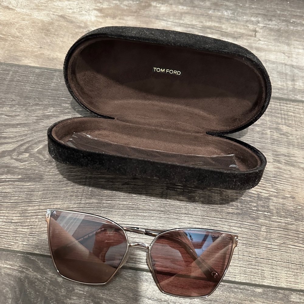 Tom Ford perfect Condition Stylish Silver Sunglasses - Picture 2 of 4